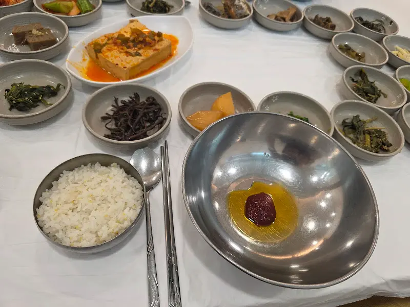 푸짐한 산채정식 한 상 차림