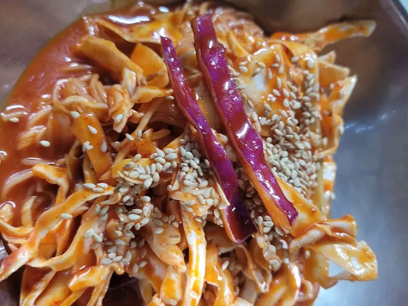 매콤한 비빔국수