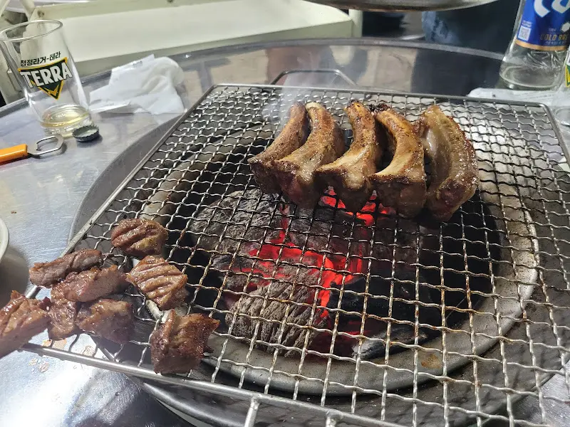 맛있게 익어가는 등갈비