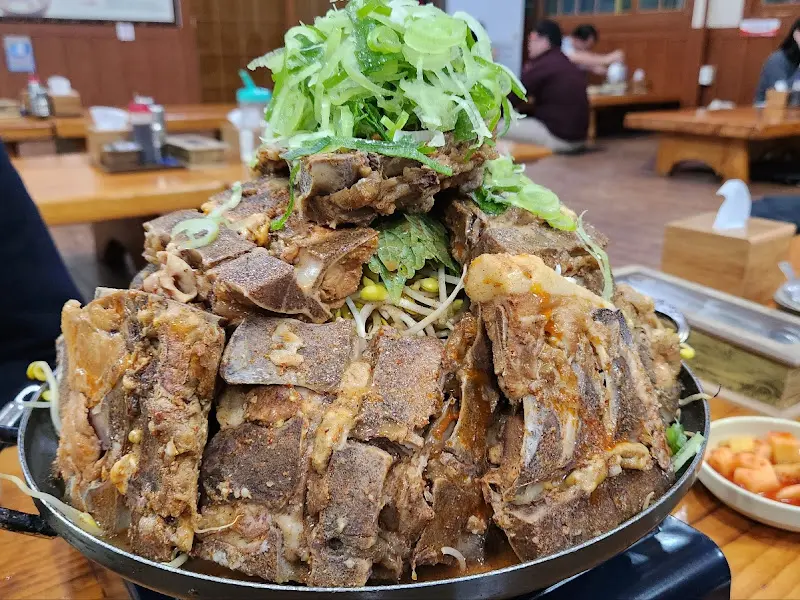 뼈전골의 푸짐한 비주얼