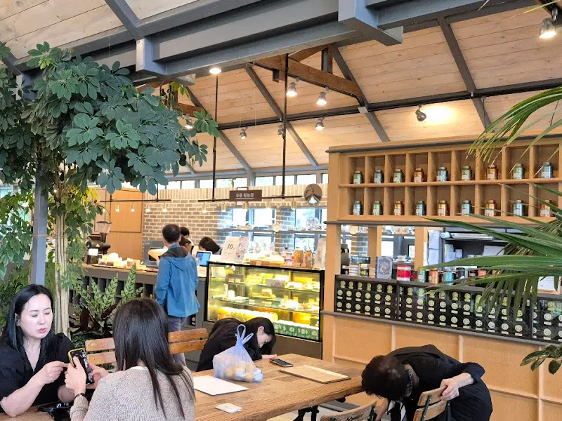 티하우스에덴 내부 전경