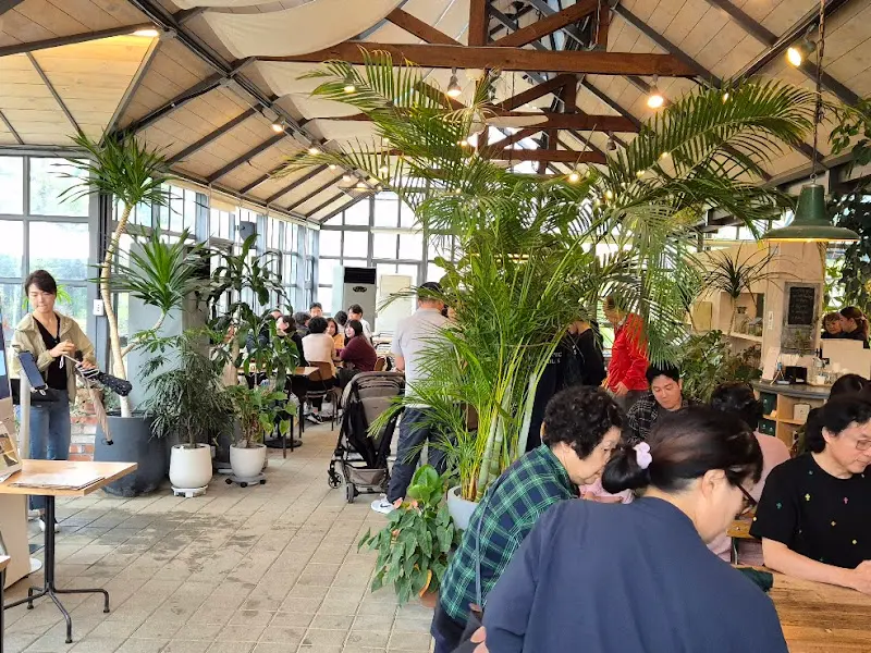 티하우스에덴 내부