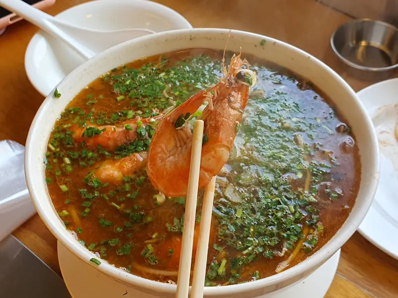 새우가 통째로 들어간 쉬림프 스프링롤