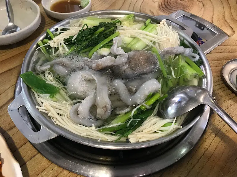 신선한 재료가 듬뿍 들어간 연포탕