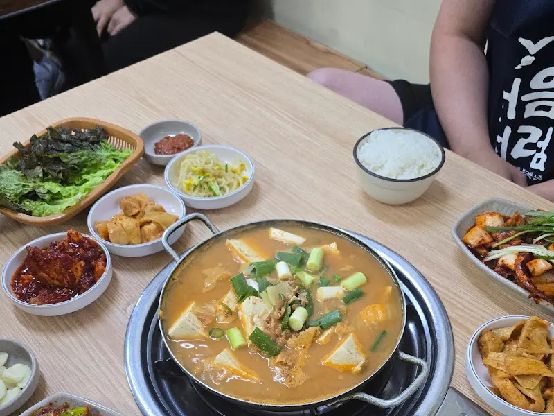 푸짐한 청국장 뚝배기