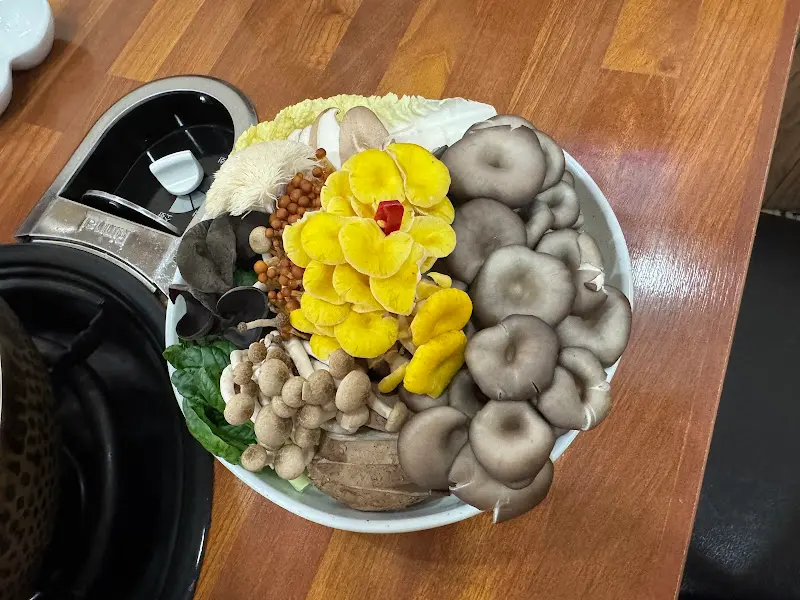 다양한 종류의 버섯 모듬