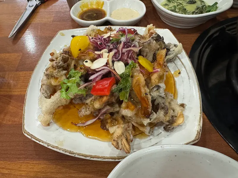 유자 소스가 곁들여진 버섯 탕수