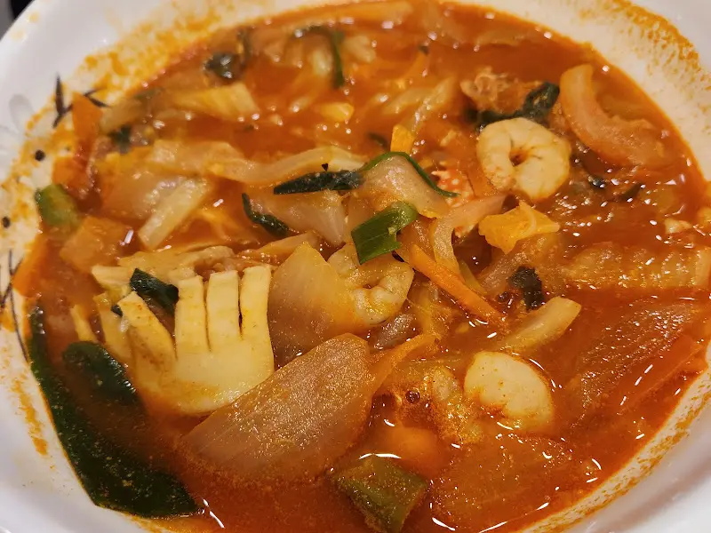 짜장면 비비는 모습