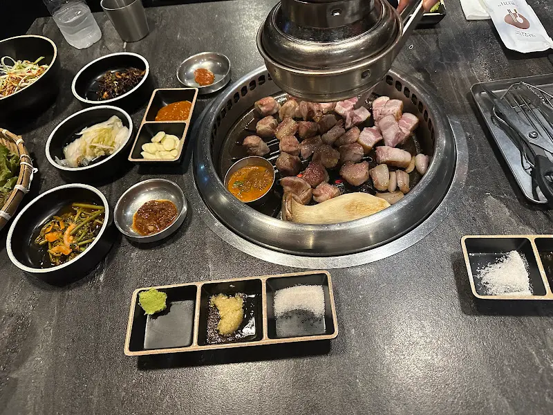 돌담 흑돼지 한 상 차림