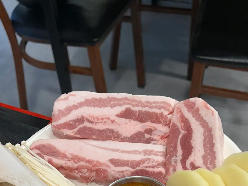 돈국밥 삼겹살 한 상