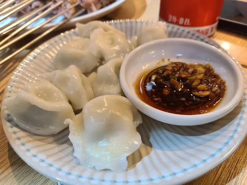 윤기가 자르르 흐르는 물만두