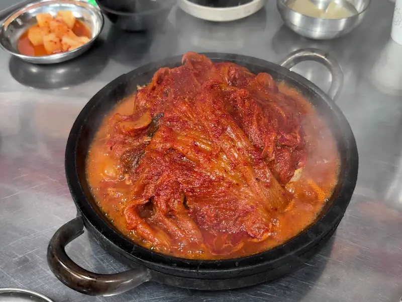 묵은지와 고등어가 듬뿍 들어간 고등어 김치찜