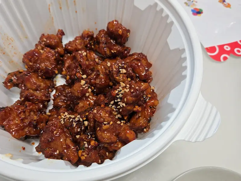 윤기 흐르는 닭강정 클로즈업