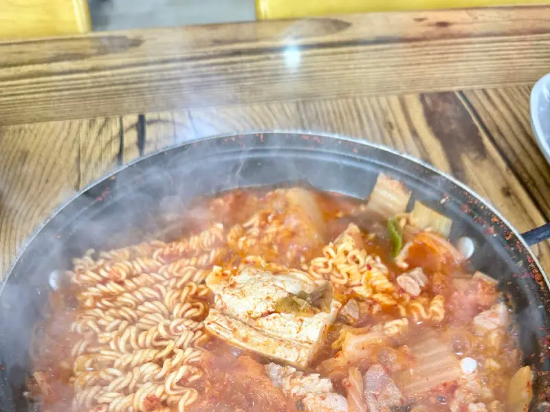 김치찌개와 라면사리