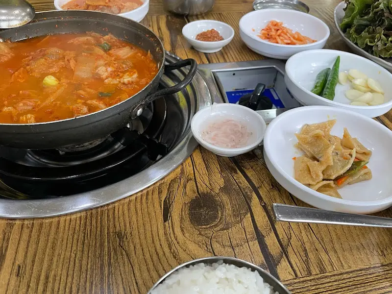김치찌개 끓는 모습