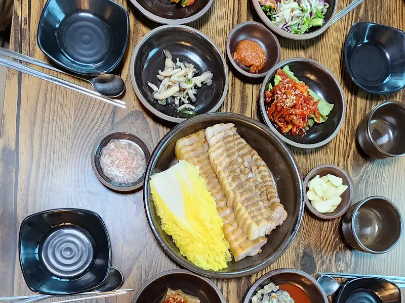 황산항아리보쌈 한상차림 (다른 각도)