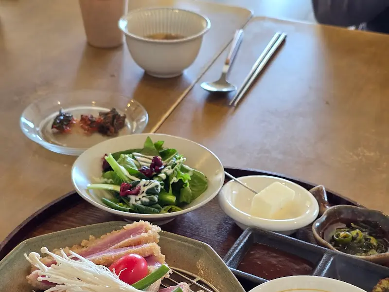 깔끔한 돈까스 한상차림