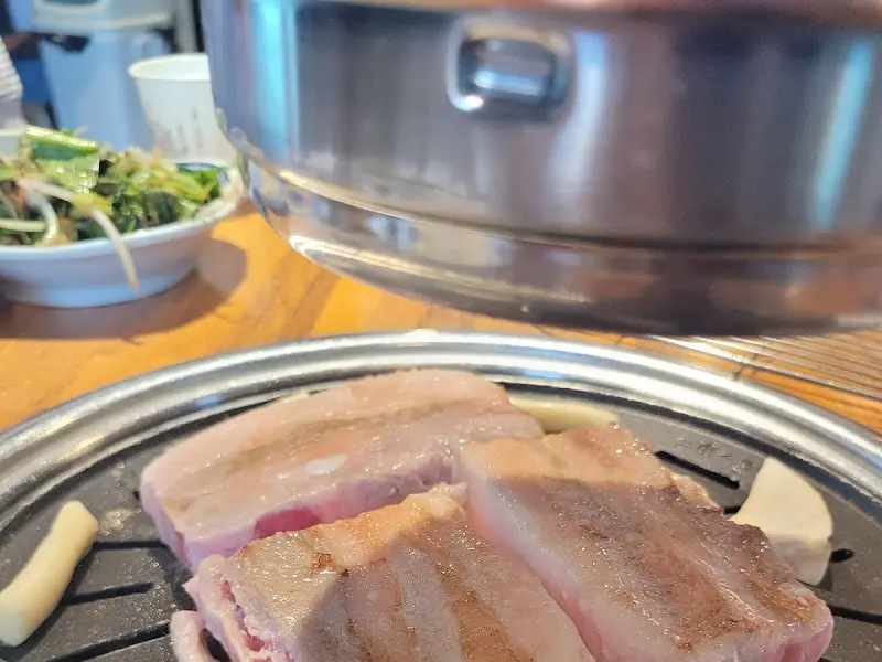 두툼한 생삼겹살