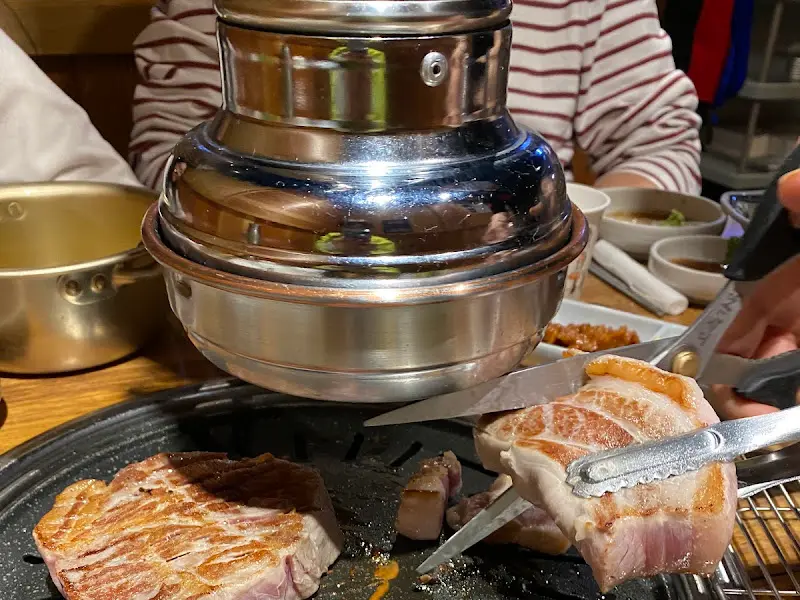 직원분이 직접 구워주는 삼겹살