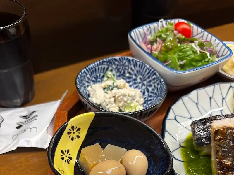 다양한 반찬 구성