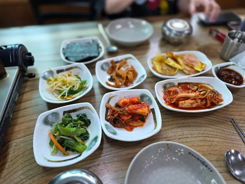 정갈하게 차려진 밑반찬