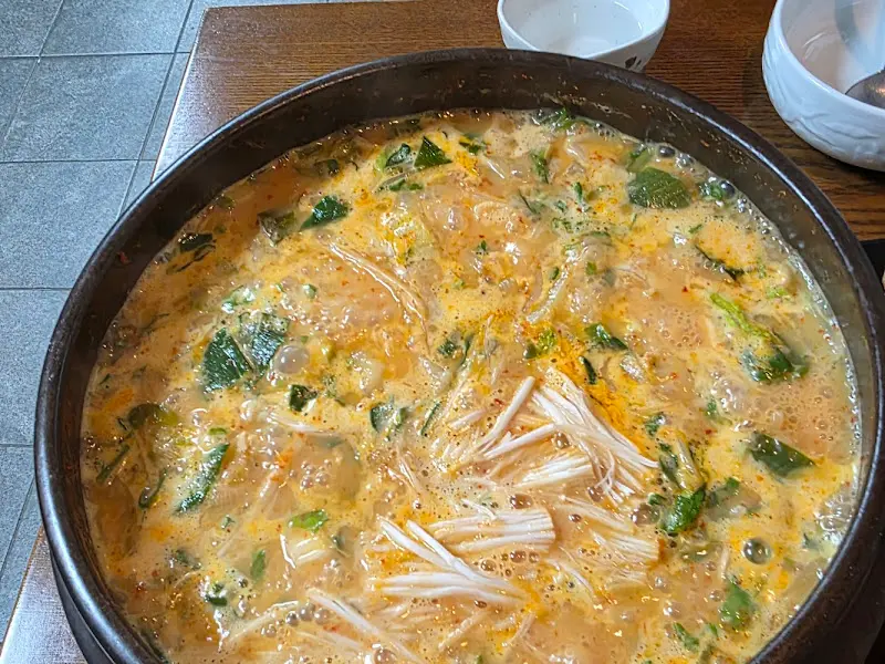 보글보글 끓고 있는 참게탕