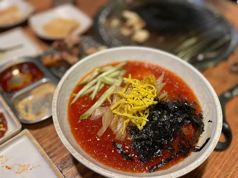 매콤달콤한 비빔냉면