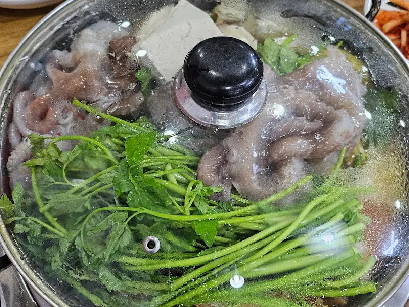 뚜껑 덮인 낙지갈비전골