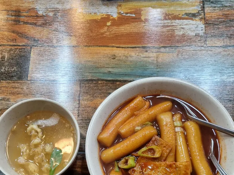 떡볶이와 어묵 국물의 조화