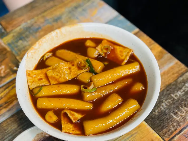 윤기가 자르르 흐르는 떡볶이