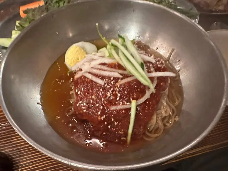 매콤한 비빔 막국수
