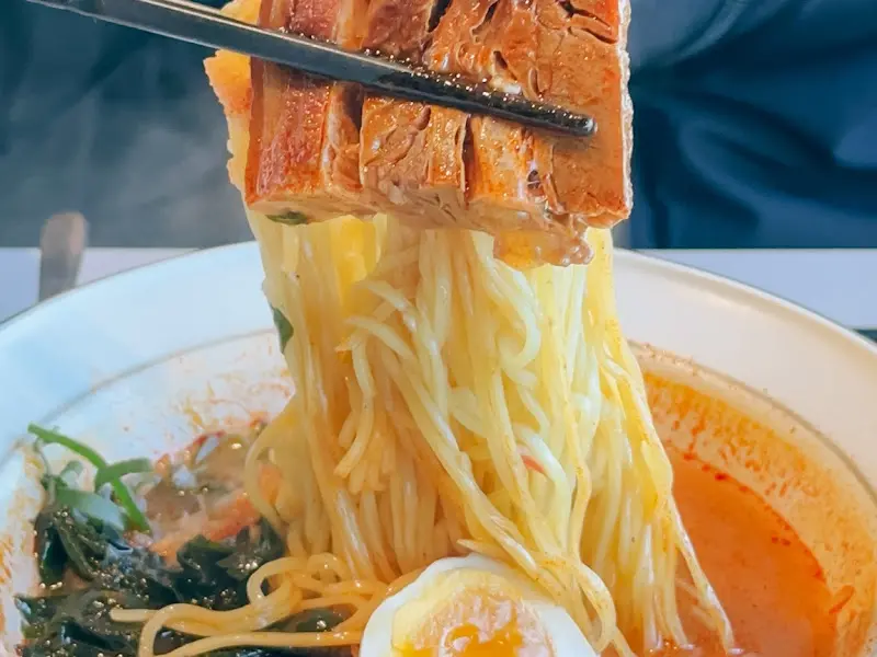 면과 함께 들어올린 동파육