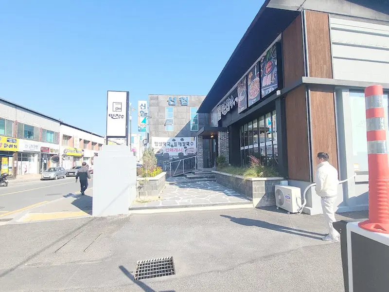 깔끔한 외관의 면장수