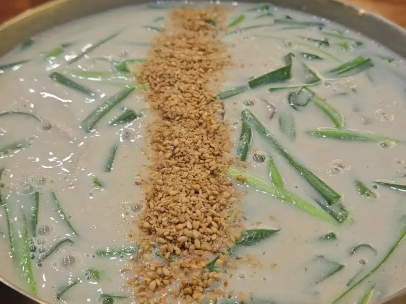 고소함이 가득한 들깨칼국수