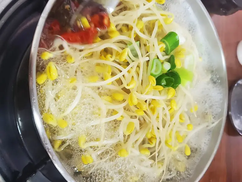 보글보글 끓고 있는 콩나물탕
