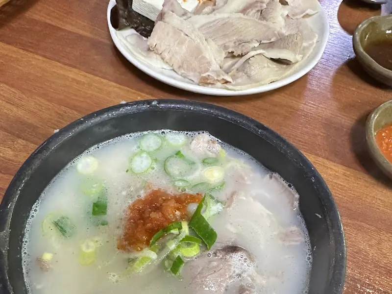 다대기를 푼 돼지국밥