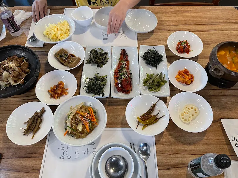 정갈하게 차려진 한 상 차림