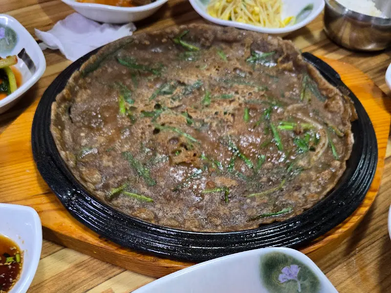 노릇하게 구워진 묵전