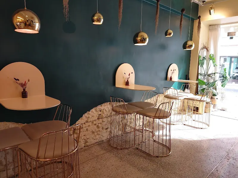 아늑하고 편안한 분위기의 유정 가배 내부 인테리어