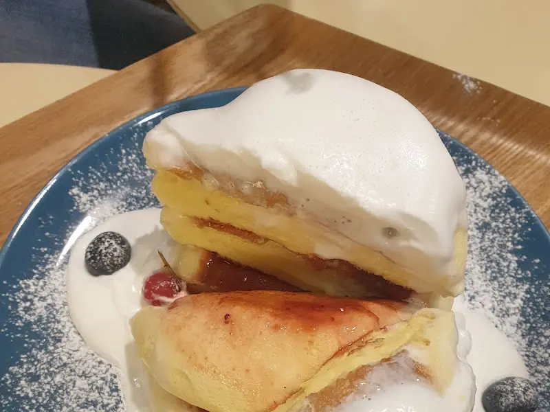 몽글몽글한 비주얼의 수플레 팬케이크