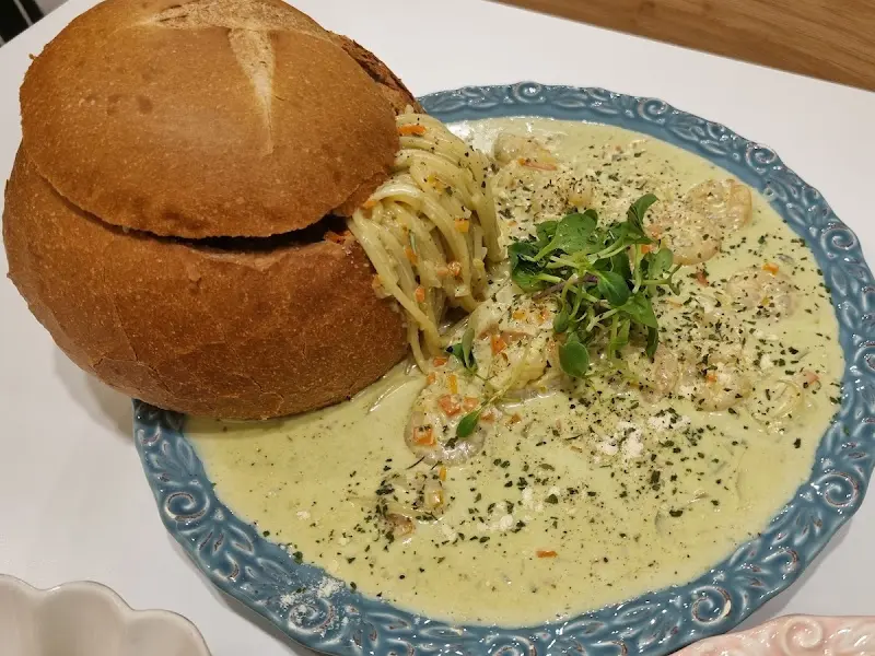 빵 속에 담긴 파스타