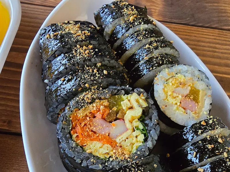 오징어먹물 김밥 단면