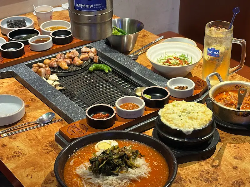 푸짐하게 차려진 한 상