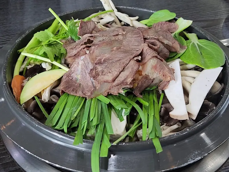 김치만두와 깍두기