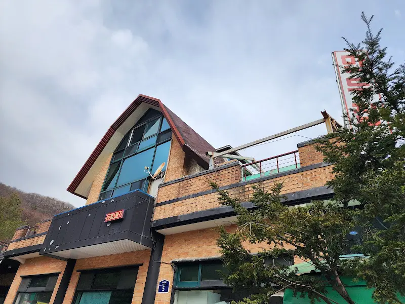 은고개 만두집 건물 외관