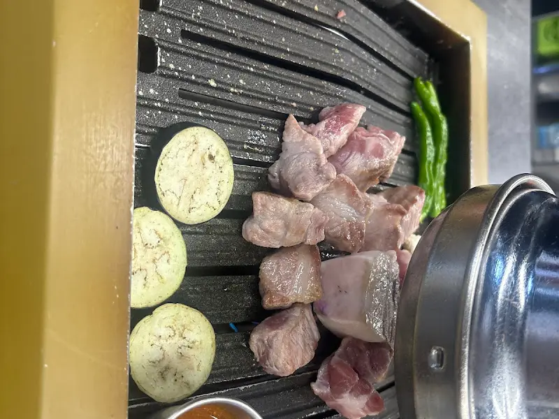 돈이랑 흑돼지 굽는 모습