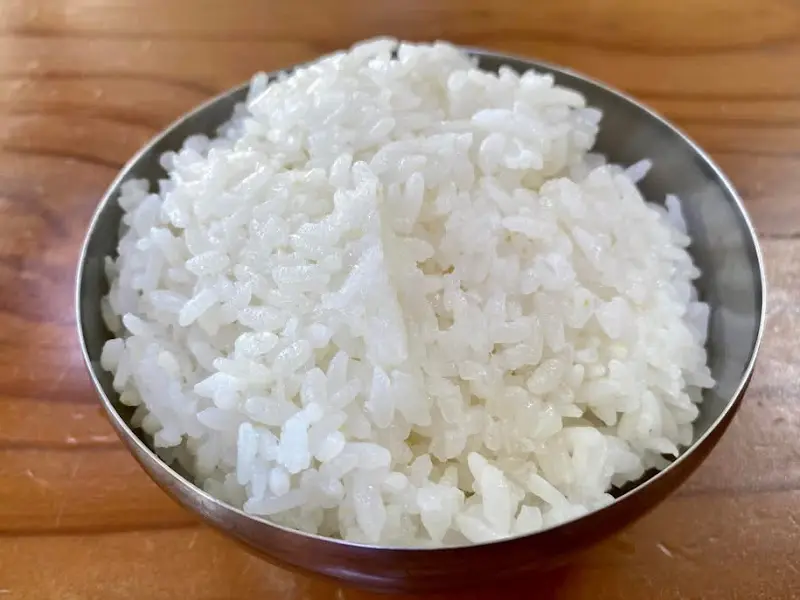 윤기가 흐르는 밥