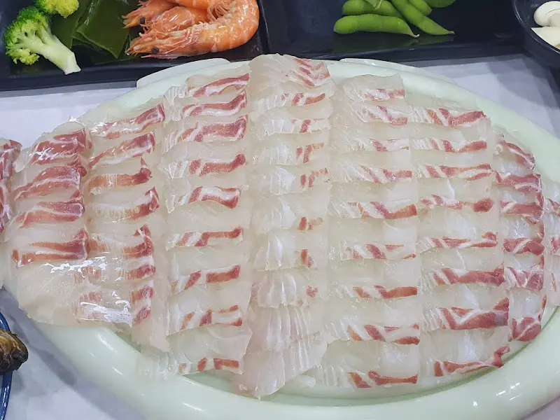 얇게 저며진 참돔회