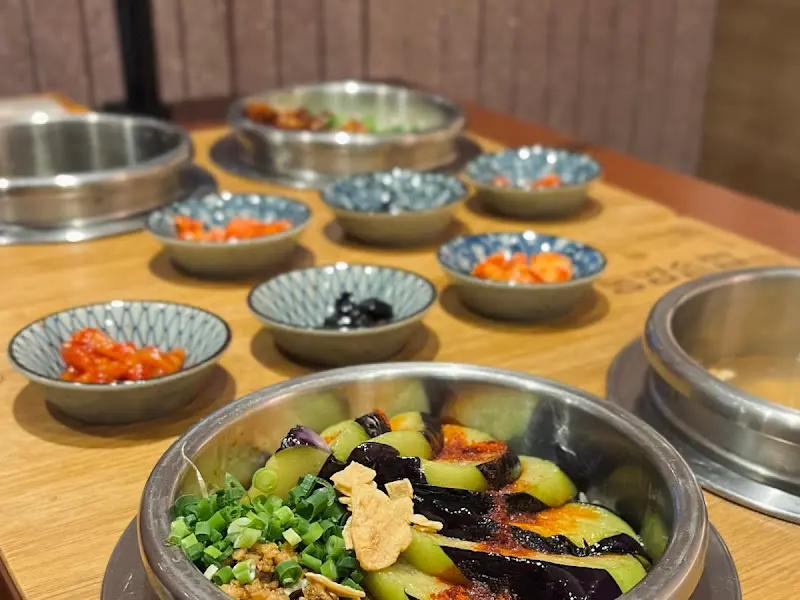 다양한 솥밥 반찬들