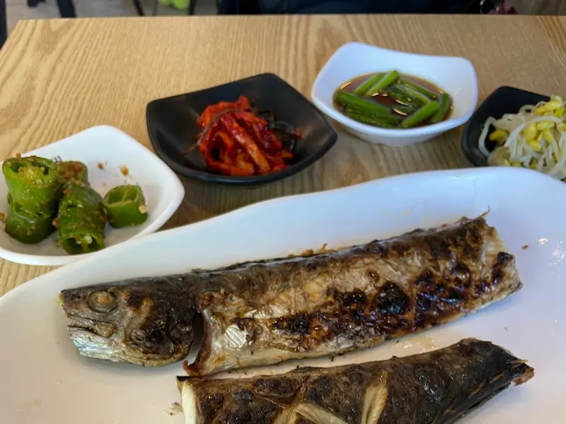 맛깔스러운 밑반찬들